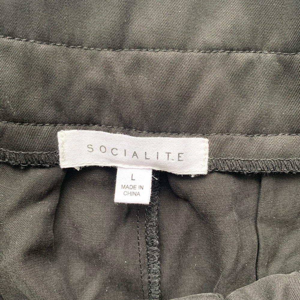 Socialite Paperbag Waist Shorts - Picture 3 of 3